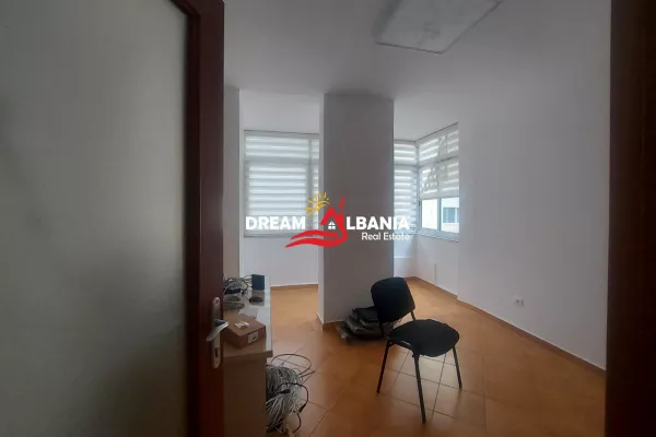 Ambient biznesi me qera 3+1 ne Tirane - 800 Euro
