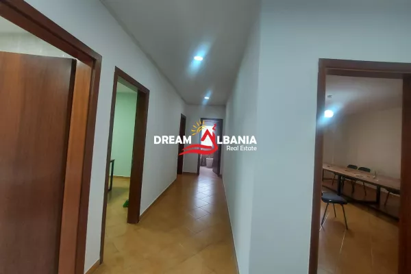 Zyre me qera ne rrugen e Elbasanit prane Ambasades Amerikane ne Tirane (ID 4261948)