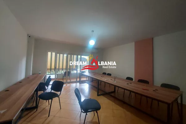 Zyre me qera ne rrugen e Elbasanit prane Ambasades Amerikane ne Tirane (ID 4261948)