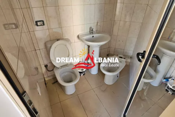 Ambiente Commerciale in Vendita 3+1 a Tirana - 250,000 Euro