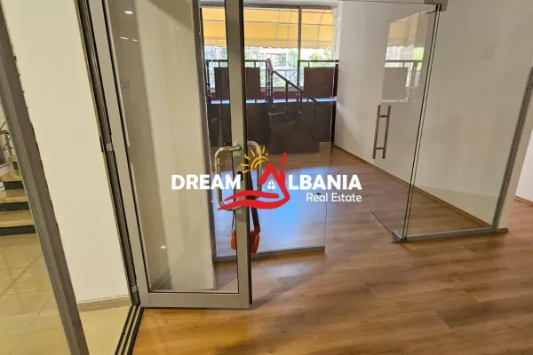 Ambiente Commerciale in Vendita 3+1 a Tirana - 250,000 Euro