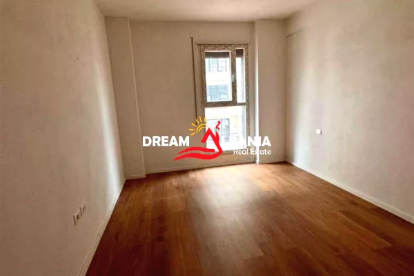 Ambient biznesi me qera 3+1 ne Tirane - 600 Euro
