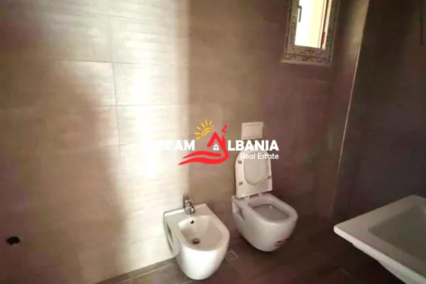 Ambient biznesi me qera 3+1 ne Tirane - 600 Euro
