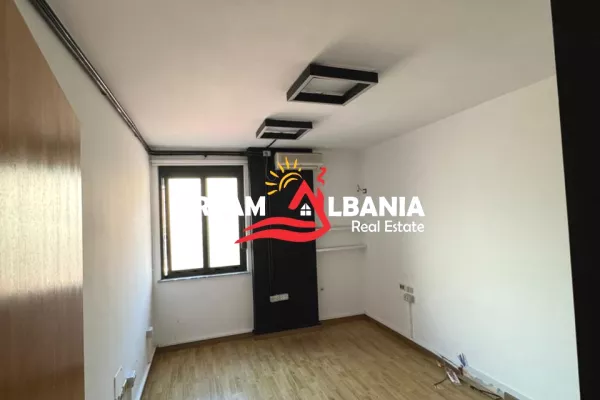 Ambient biznesi me qera 3+1 ne Tirane - 1,300 Euro