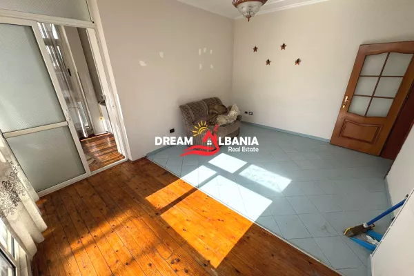 Ambient biznesi me qera 3+1 ne Tirane - 800 Euro