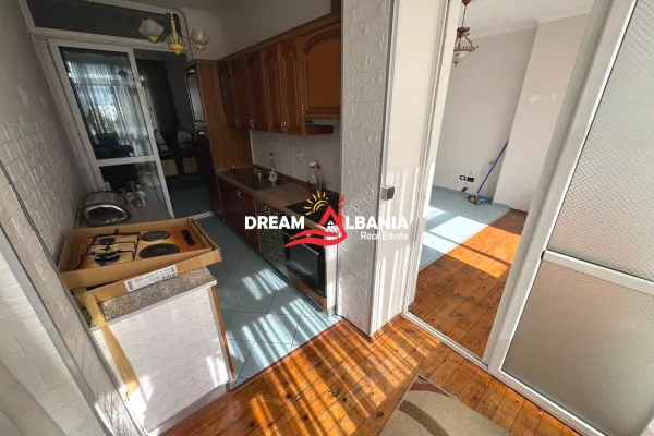 Ambient biznesi me qera 3+1 ne Tirane - 800 Euro