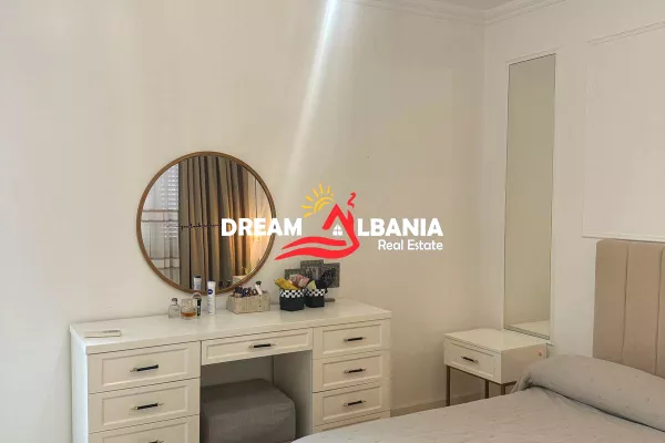 Shtepi ne shitje Apartament ne Tirane, 2+1, Mobilimi E mobiluar, Pagesa 150,000  Euro.