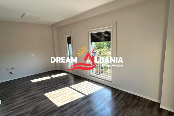 Shtepi ne shitje Apartament ne Tirane, 2+1, Mobilimi Bosh, pa mobiluar, Pagesa 210,000  Euro.