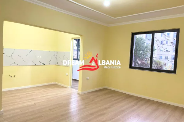 Shtepi ne shitje Apartament ne Tirane, 1+1, Mobilimi Bosh, pa mobiluar, Pagesa 95,000  Euro.