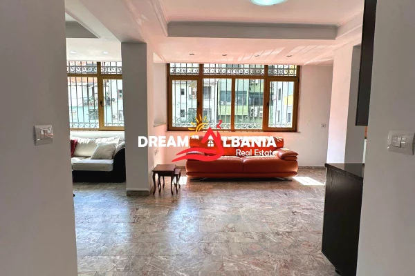 Ambient biznesi me qera 3+1 ne Tirane - 1,200 Euro