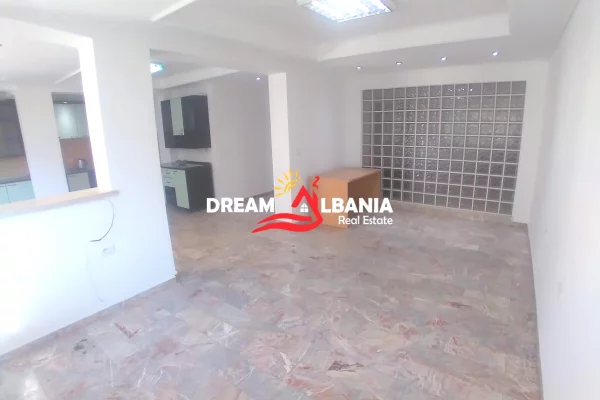 Ambient biznesi me qera 3+1 ne Tirane - 1,200 Euro
