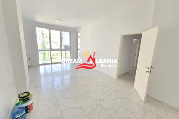 Ambjent per zyra me qera prane Square 21 rruga e Kavajes (ID 42611321).