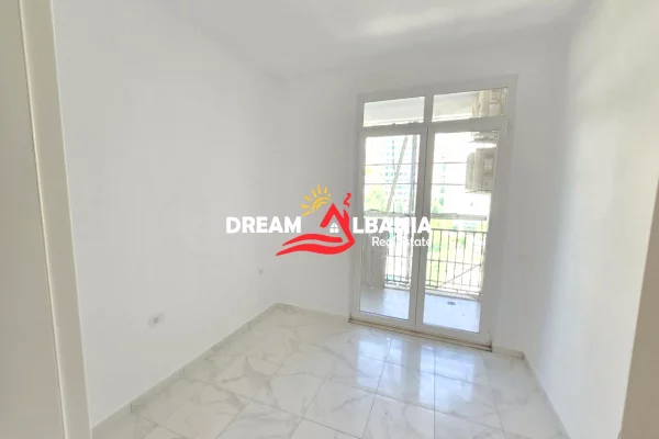 Ambjent per zyra me qera prane Square 21 rruga e Kavajes (ID 42611321).