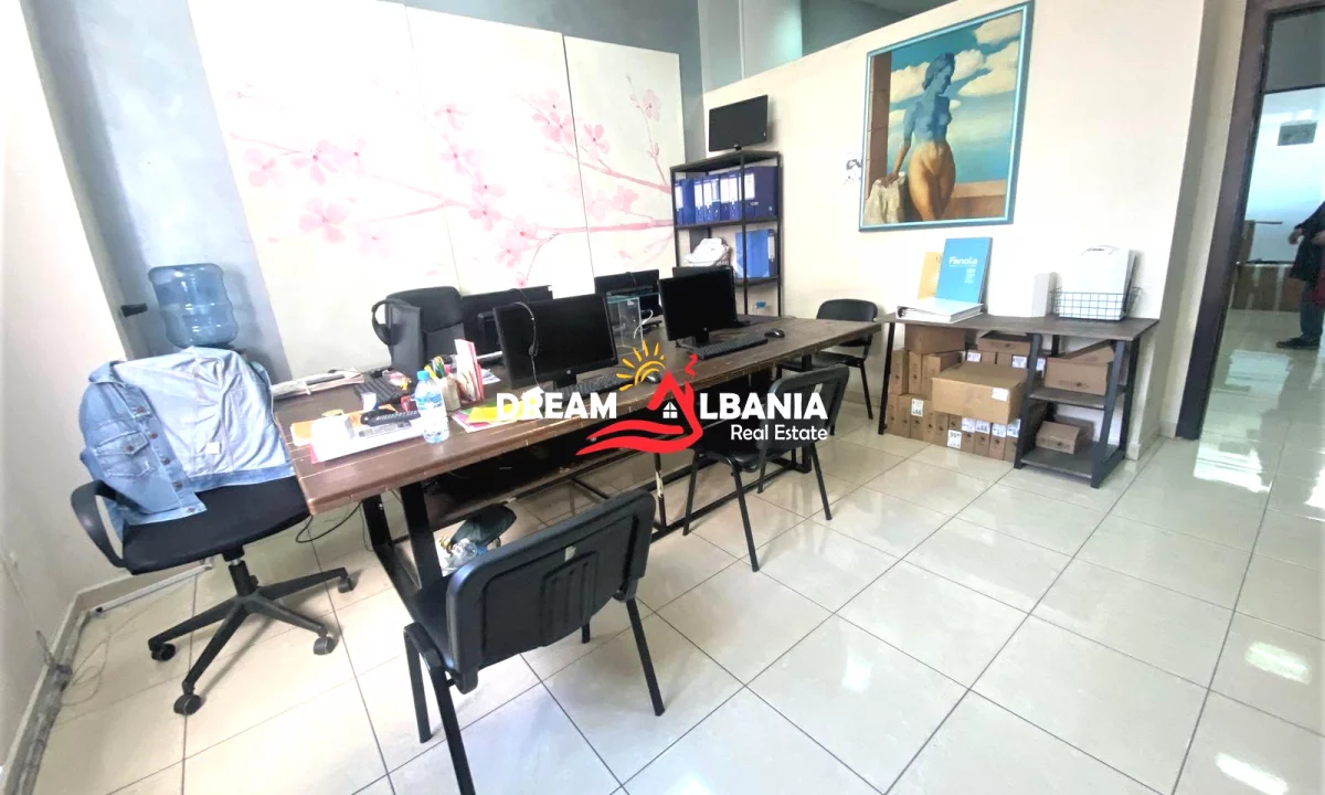 Ambjent Zyre per shitje ne Bllok prane Sheshit Wilson ne Tirane (ID 4161065)