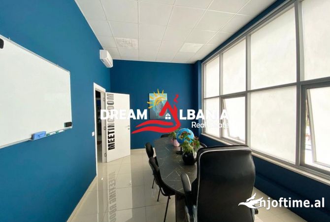 Ambient/zyre me qera ne rrugen Bardhyl ne afersi te farmacise 10 ne Tirane (ID 4261724)