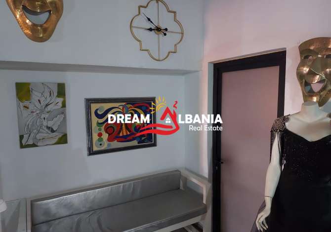 Ambjent buze rruge me qera tek Myslym Shyri, prane Credins Bank ,ne Tirane (ID 4251204)