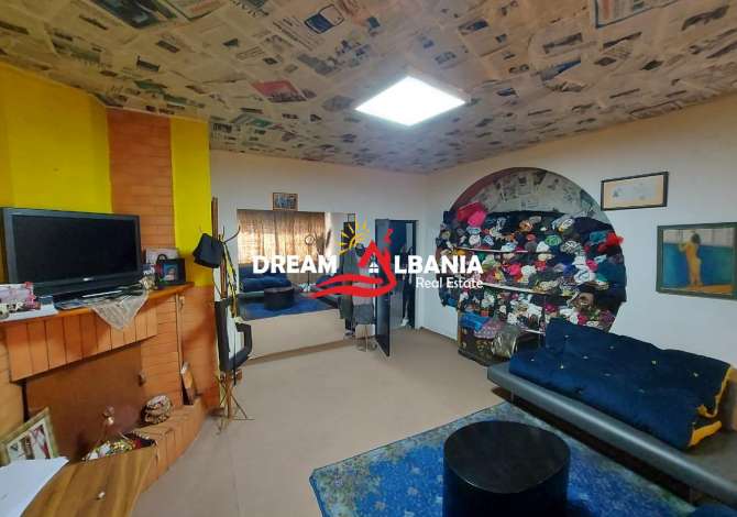 Ambjent buze rruge me qera tek Myslym Shyri, prane Credins Bank ,ne Tirane (ID 4251204)