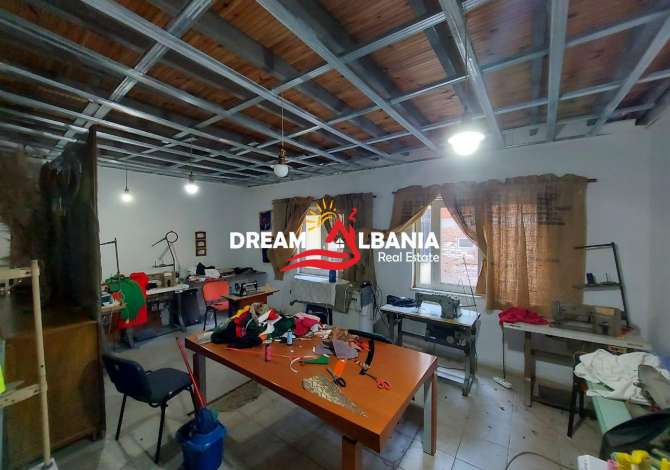 Ambjent buze rruge me qera tek Myslym Shyri, prane Credins Bank ,ne Tirane (ID 4251204)