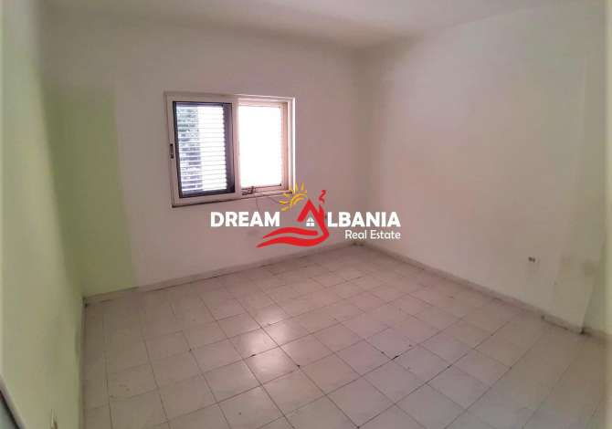 Shtepi ne shitje  ne Tirane, 4+1, Mobilimi Bosh, pa mobiluar, Pagesa 140,000  Euro.