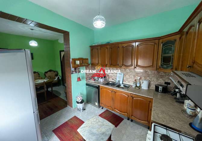 Shtepi ne shitje  ne Tirane, 2+1, Mobilimi E mobiluar, Pagesa 110,000  Euro.