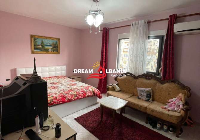 Shtepi ne shitje  ne Tirane, 2+1, Mobilimi E mobiluar, Pagesa 110,000  Euro.