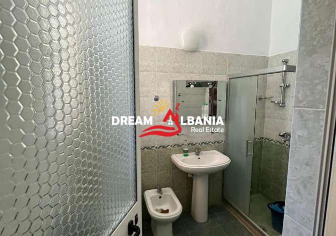 Vile private 1 kateshe me qera ne zonen e Pazarit te ri prane Shkolles se Kuqe (ID 4251212).