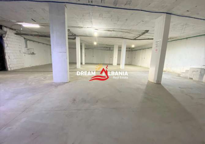 Jepet me qera ambient biznesi me qera ne Fresk prane rruges se Thesarit (ID 4281153)