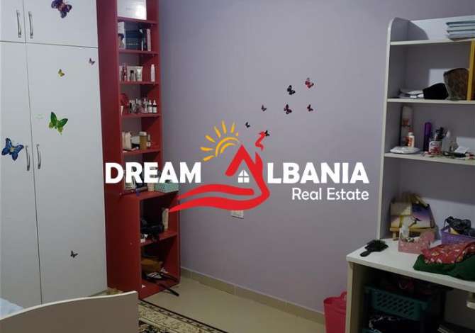 Shtepi ne shitje Apartament ne Tirane, 3+1, Mobilimi E mobiluar, Pagesa 100,000  Euro.