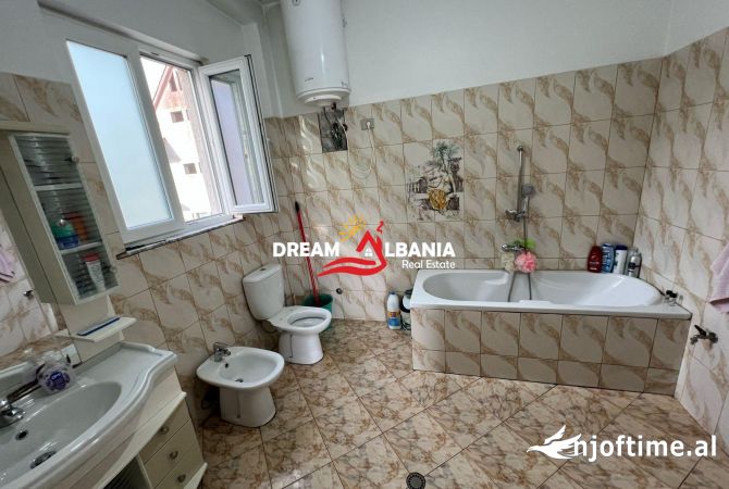 Shtepi me qera 3+1 ne Tirane - 2,000 Euro