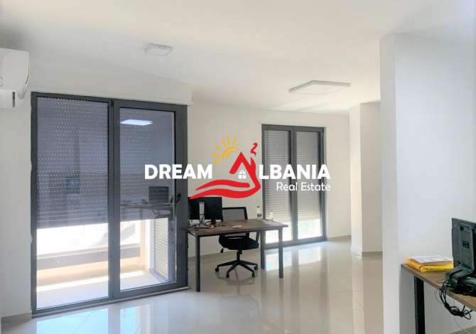 Jepet me qera ambient zyre tek rruga e Bogdaneve prane shkolles Avni Rustemi 