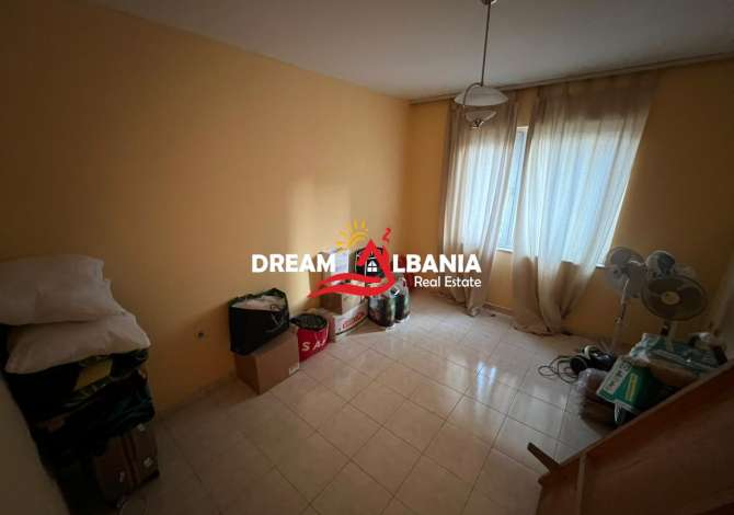 Shtepi ne shitje Apartament ne Tirane, 3+1, Mobilimi E mobiluar, Pagesa 124,000  Euro.