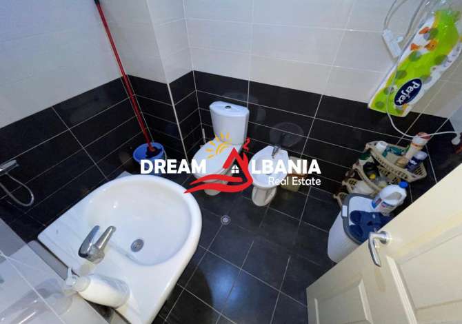 Shtepi ne shitje Apartament ne Tirane, 2+1, Mobilimi Bosh, pa mobiluar, Pagesa 91,000  Euro.