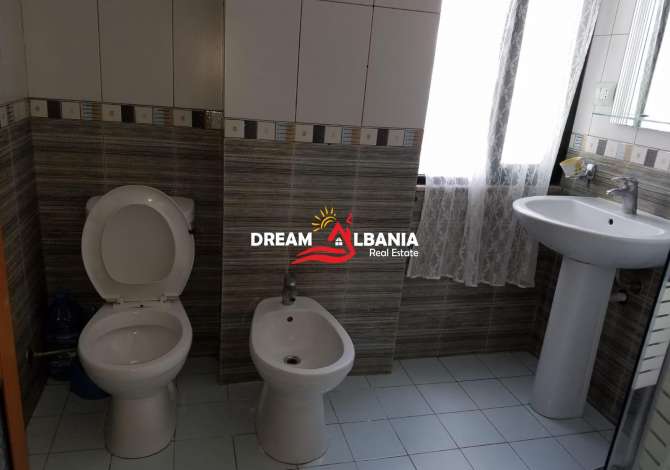 Shtepi ne shitje Apartament ne Tirane, 2+1, Mobilimi E mobiluar, Pagesa 52,000  Euro.