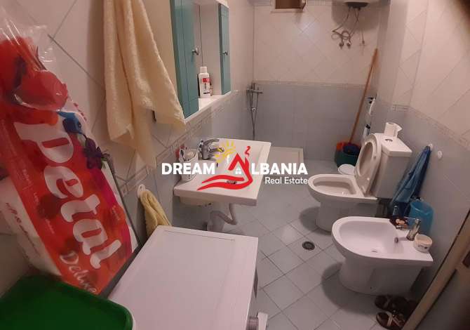 Shtepi ne shitje Apartament ne Tirane, 2+1, Mobilimi E mobiluar, Pagesa 60,000  Euro.