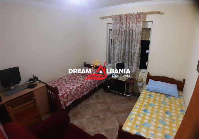 Shtepi ne shitje Apartament ne Tirane, 2+1, Mobilimi E mobiluar, Pagesa 60,000  Euro.