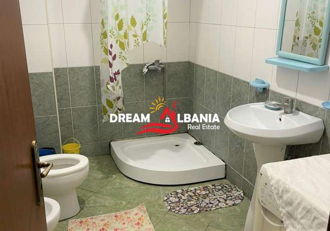 Shtepi ne shitje Apartament ne Tirane, 2+1, Mobilimi Bosh, pa mobiluar, Pagesa 60,000  Euro.