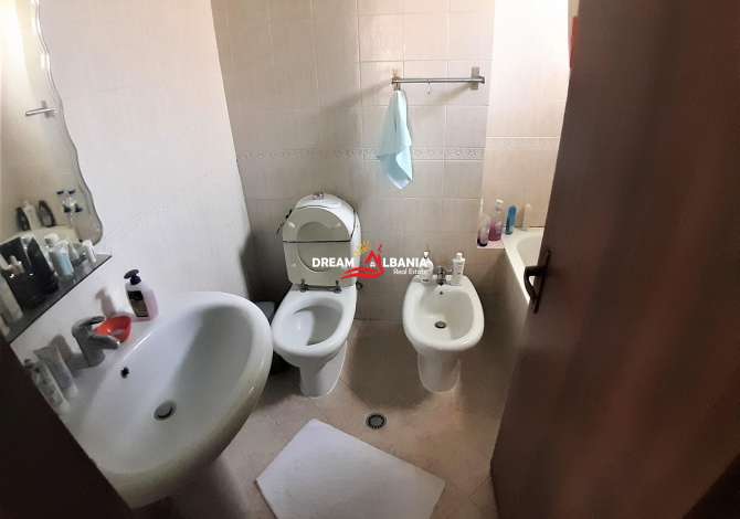 Shtepi ne shitje Apartament ne Tirane, 3+1, Mobilimi E mobiluar, Pagesa 229,000  Euro.