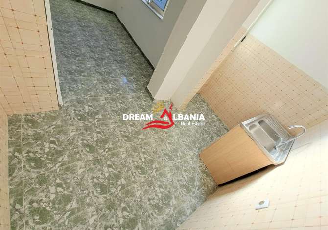 Shtepi ne shitje Apartament ne Tirane, 2+1, Mobilimi Bosh, pa mobiluar, Pagesa 78,000  Euro.