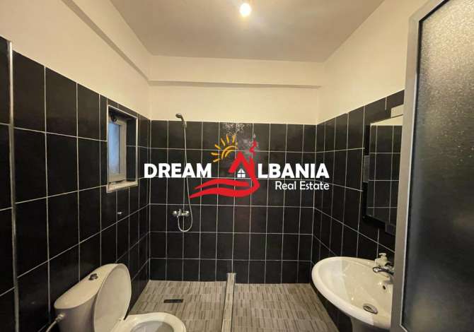 Shtepi ne shitje Apartament ne Tirane, 2+1, Mobilimi E mobiluar, Pagesa 93,000  Euro.