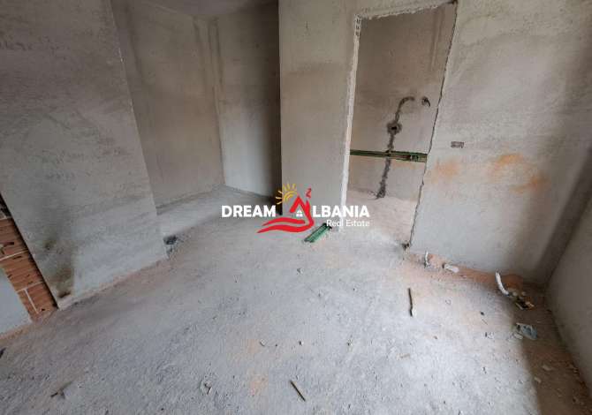 Shtepi ne shitje Apartament ne Tirane, 3+1, Mobilimi Bosh, pa mobiluar, Pagesa 269,500  Euro.