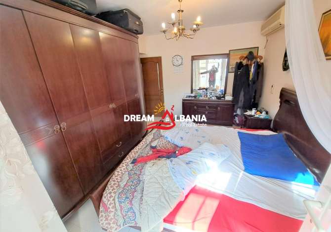 Shtepi ne shitje Apartament ne Tirane, 3+1, Mobilimi E mobiluar, Pagesa 120,000  Euro.