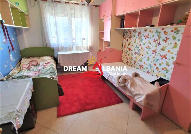 Shtepi ne shitje Apartament ne Tirane, 2+1, Mobilimi Pjeserisht e mobiluar, Pagesa 165,000  Euro.