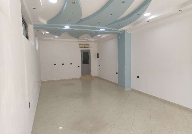 Ambjent biznesi me qera 1+1 ne Vlore - 50,000 Leke