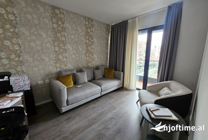 Ambient biznesi me qera 3+1 ne Tirane - 1,000 Euro