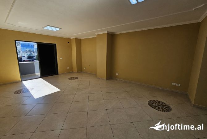 Ambient biznesi me qera 3+1 ne Tirane - 1,250 Euro
