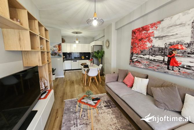 Shtepi ne shitje Apartament ne Tirane, 2+1, Mobilimi E mobiluar, Pagesa 135,000  Euro.