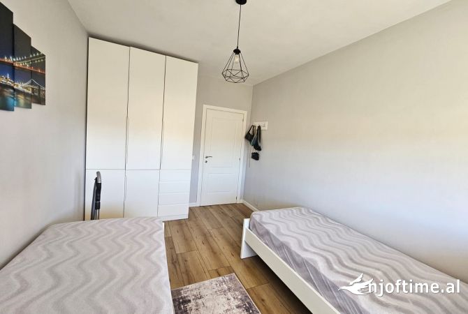 Shtepi ne shitje Apartament ne Tirane, 2+1, Mobilimi E mobiluar, Pagesa 135,000  Euro.