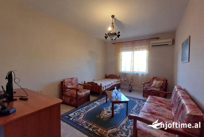 Shtepi me qera 2+1 ne Tirane - 400 Euro
