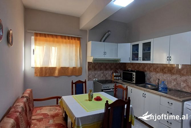 Shtepi me qera Apartament ne Tirane, 2+1, Mobilimi E mobiluar, Pagesa 400  Euro.