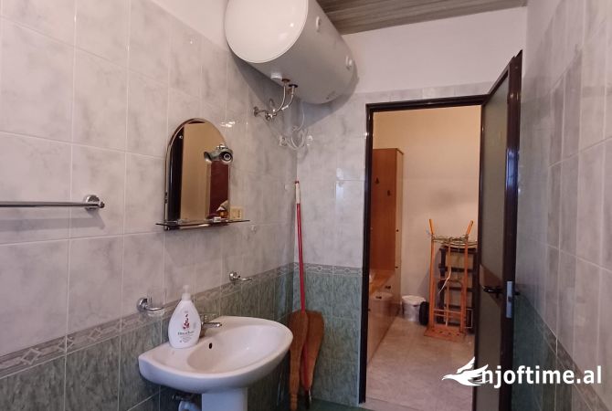Shtepi me qera Apartament ne Tirane, 2+1, Mobilimi E mobiluar, Pagesa 400  Euro.